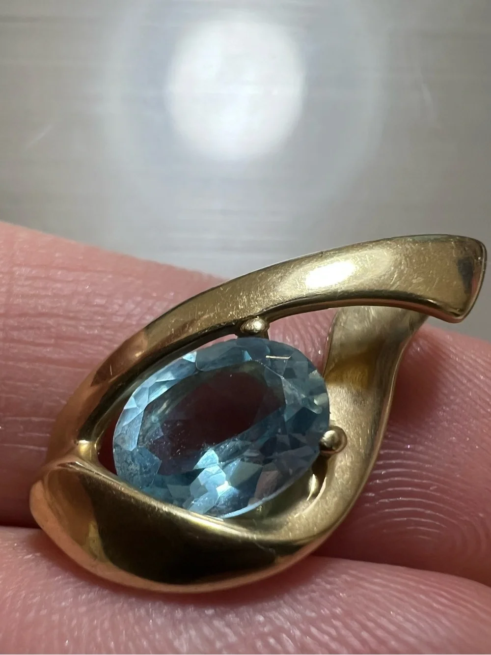 VTG 14K Yellow Gold Blue Topaz or Aquamarine Swirl Pendant